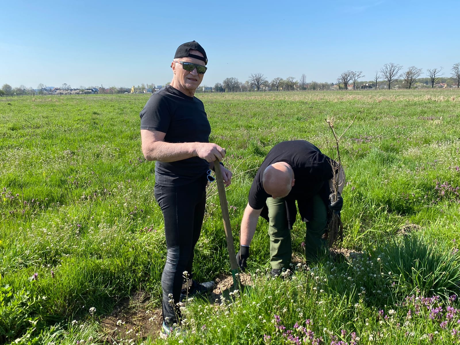 2023 04 22 Wrocław sadzenie drzew na Osobowicach 13